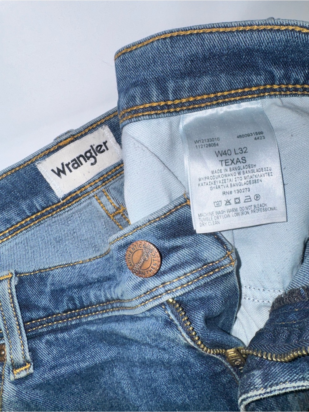 Wrangler Classic Straight Men's Jeans in Medium Blue - Picture 6 of 6